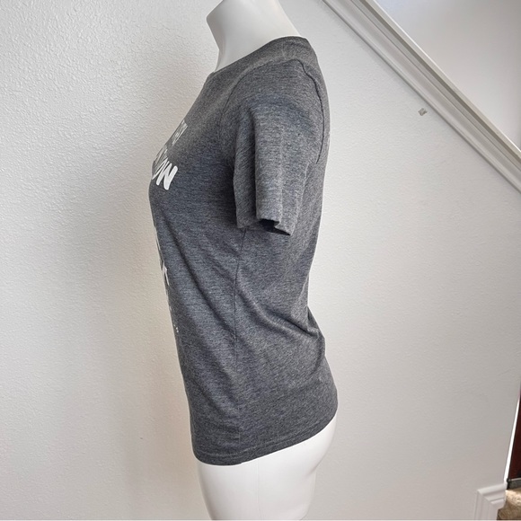 FRIENDS grey scoop neck t-shirt size XS They don't know that we know slogan - Picture 3 of 4